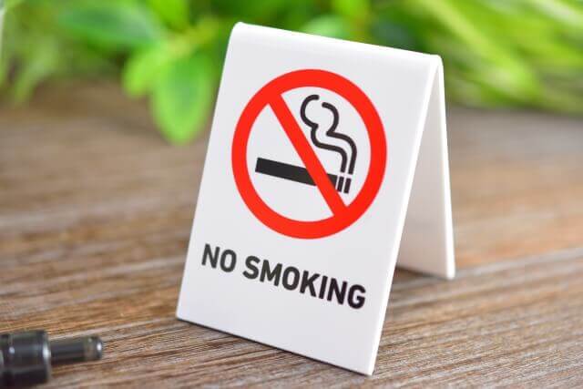 【最新版】飲食店でのたばこの新ルールをわかりやすく解説！喫煙可能になる条件とは？