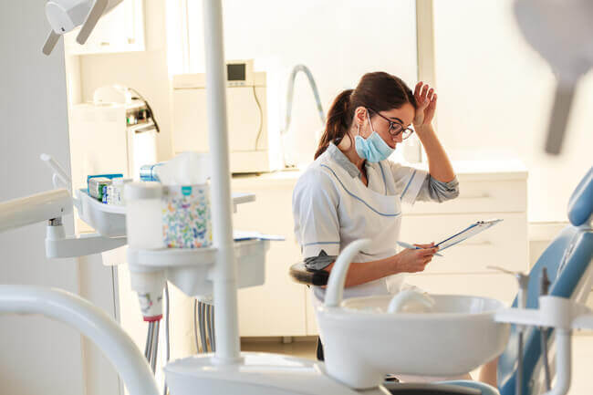 歯科衛生士の離職率が高い原因とは？長く働いてもらうポイントを解説